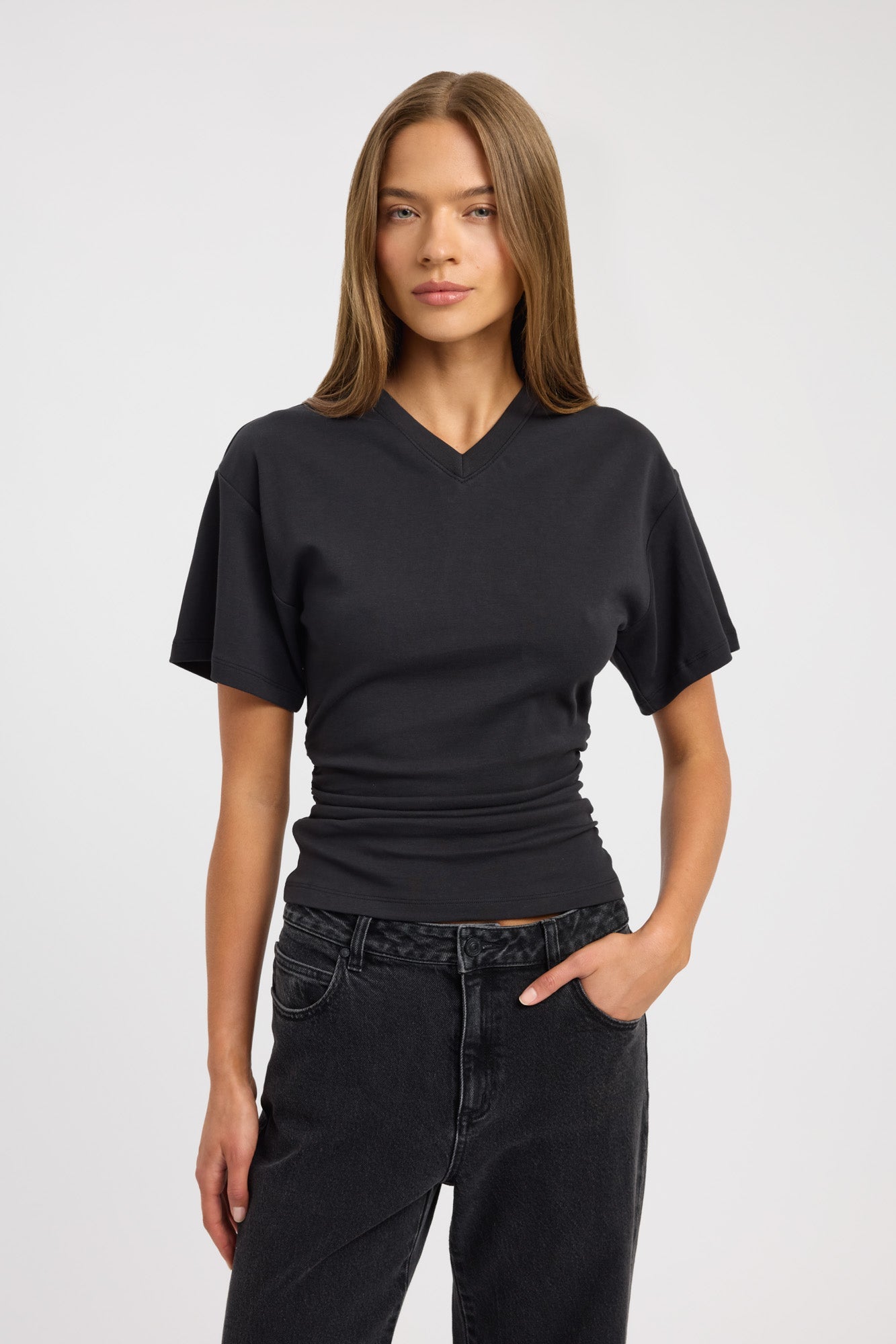 Nova Vee Neck Tee – KOOKAÏ UK